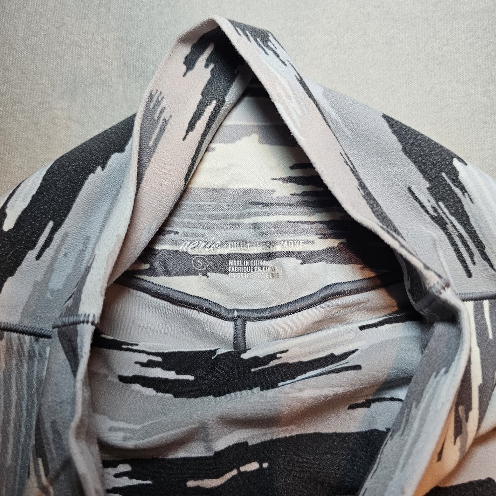 Aerie Stylish Camouflage Leggings Size S - Picture 4 of 5